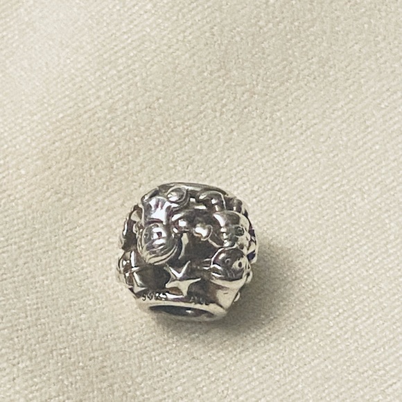 Pandora Santa’s elves charm - Picture 7 of 9